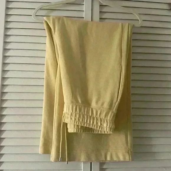 FRAME
Cropped Wide-Leg Sweatpants - Picture 1 of 10